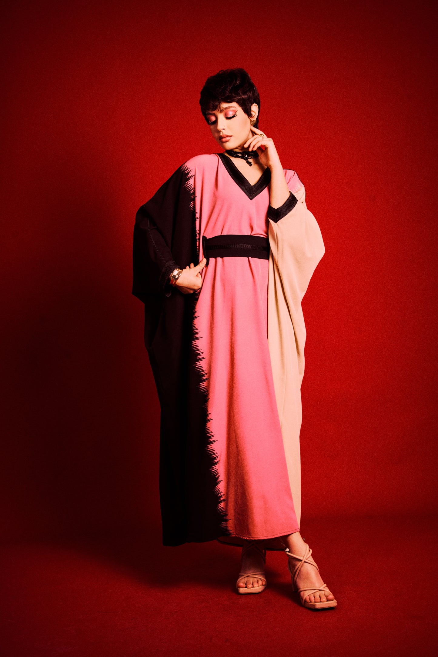 Abaya Oversize Moderne – Création Oranaise Cousue Main en Crêpe