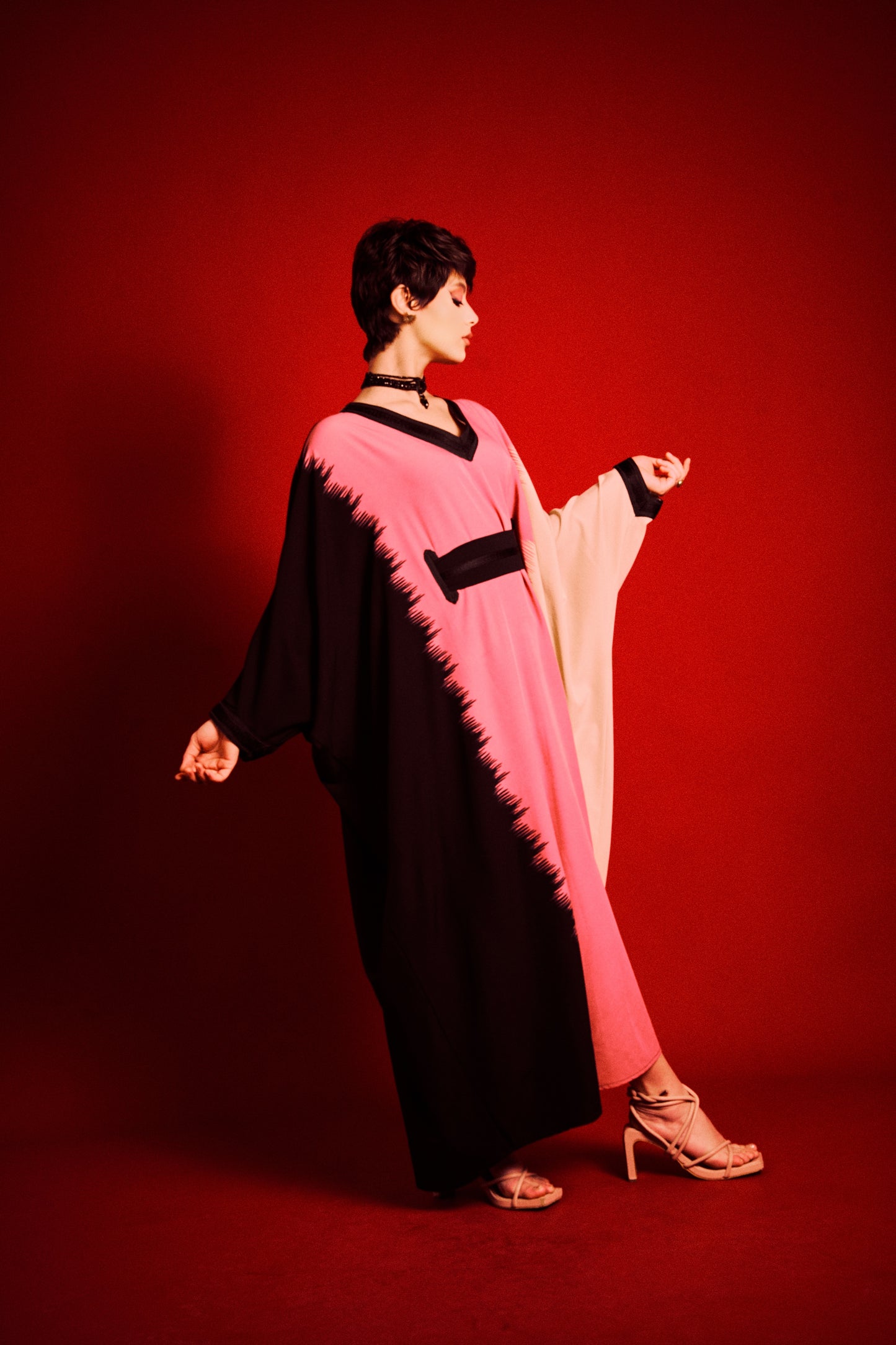 Abaya Oversize Moderne – Création Oranaise Cousue Main en Crêpe
