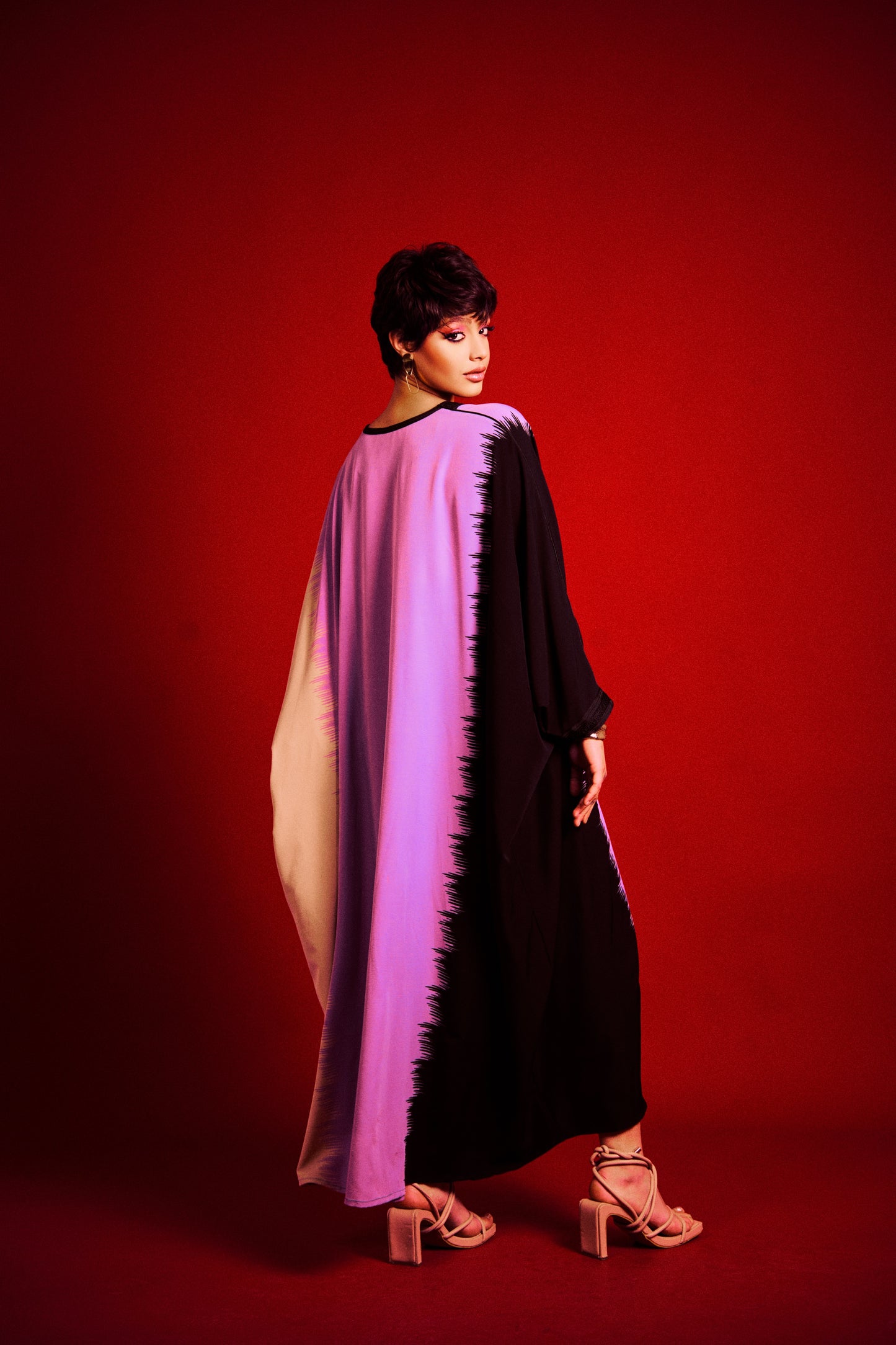 Abaya Oversize Moderne – Création Oranaise Cousue Main en Crêpe