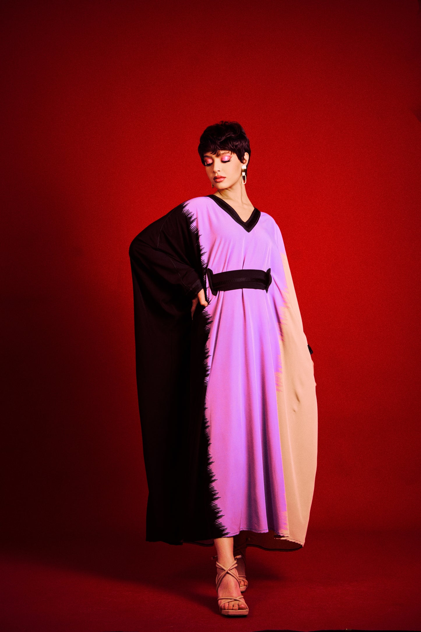 Abaya Oversize Moderne – Création Oranaise Cousue Main en Crêpe