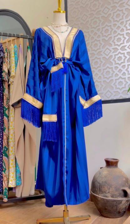 Abaya Jawhara Lkhzena – Satin Fluide avec Ceinture (Noir, Orange, Vert, Rose, Bleu)