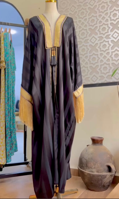 Abaya Jawhara Lkhzena – Satin Fluide avec Ceinture (Noir, Orange, Vert, Rose, Bleu)