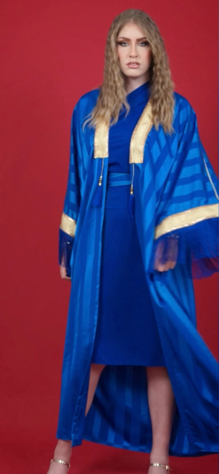 Abaya Jawhara Lkhzena – Satin Fluide avec Ceinture (Noir, Orange, Vert, Rose, Bleu)